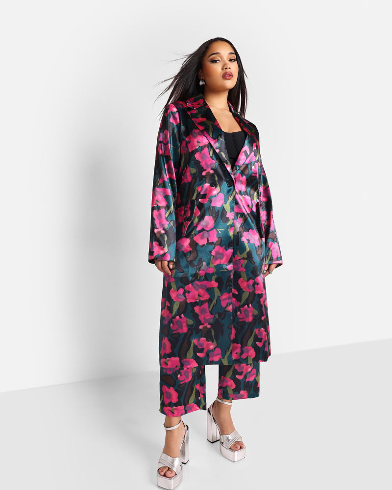 Front of a model wearing a size 2x Rebdolls Women's Venus Floral Print Satin Longline Blazer in Black by Rebdolls. | dia_product_style_image_id:327820